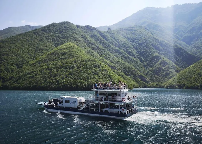 Rozafa Ferry & Accommodation