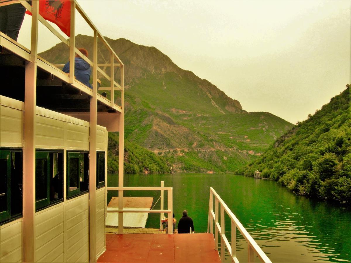 Rozafa Ferry & Auberge de jeunesse Koman