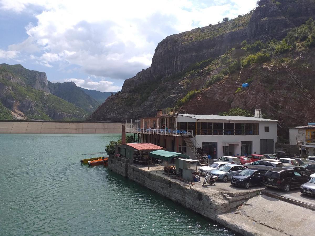 Rozafa Ferry & Auberge de jeunesse *